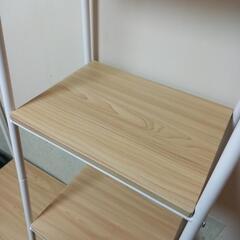 シンプル棚付きワードローブの画像