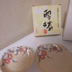 新品未使用②片岡鶴太郎２個セット　美濃焼き　椿盛鉢、雪椿、皿小鉢３枚セットの画像
