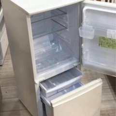 SHARP製木目調の綺麗な冷蔵庫の画像