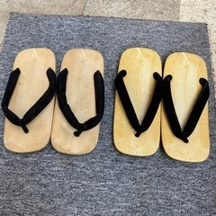 夏に草履　ぞうりまとめて