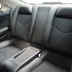 右耳に頼み事をすると、左耳から聞くよりも承諾する可能性が2倍高い/日産 スカイラインクーペ 　370GTの画像