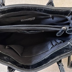 使いやすいサイズと仕切りの
トートバックの画像