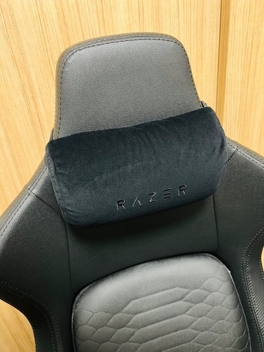 【7万→3万】Razer Iskur ゲーミングチェア Black 可動式ランバーサポート 高密度フォームクッション 4Dアームレスト