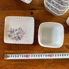 小鉢 皿 小花柄 の画像