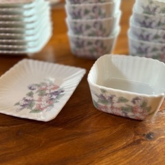 小鉢 皿 小花柄 の画像