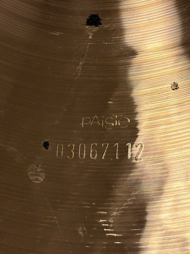 20インチのPaiste 2002 
Power Crashシンバル