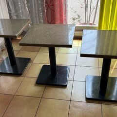 【値下げしました！】スクエア型ラウンジ・喫茶店用テーブル（石目調...