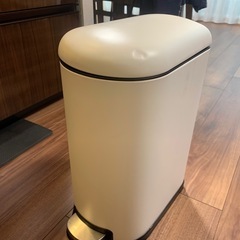 ニトリ　ペダルペールゴミ箱