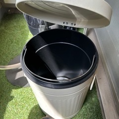 ゴミ箱の画像