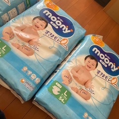 テープ式Lサイズオムツ4袋の画像