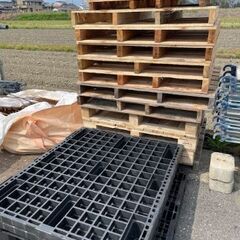 中古パレット×15枚の画像