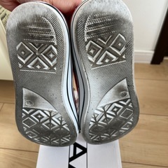 赤スニーカーの画像