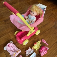 メルちゃん本体＋お世話ベビーカーの画像