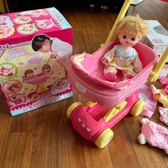メルちゃん本体＋お世話ベビーカーの画像