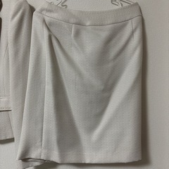 白　スーツ　4/22までの画像