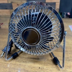 アロマが使えるメタルファン　卓上扇風機