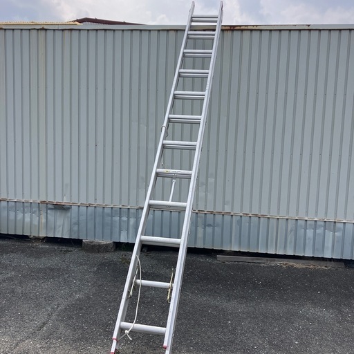 【中古品】ピカ　コーポレーション 2連梯子　全長7メートル31センチ。縮長4メートル25センチ。使用角度75度。