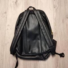 リュック　ミニオン柄　黒　中古の画像