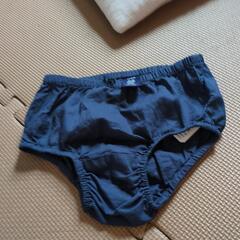 前掛けスタイと靴下とカーディガン70、GAPのパンツの画像
