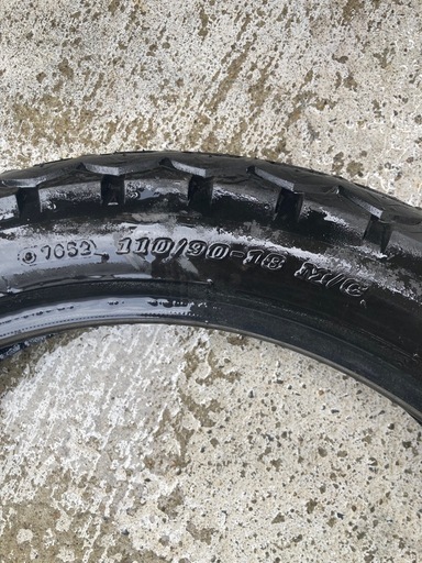 バイクタイヤ　TT100gp 新品