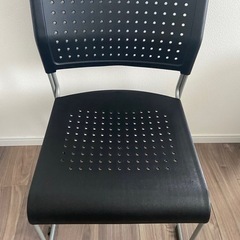 積み重ねできる椅子
