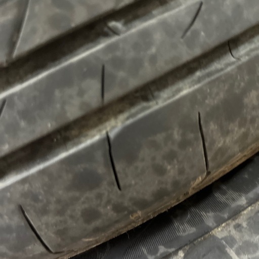 最終値下げしました。アルミホイル付き１８５／７０R１４コンパクトカーに合います。ピッチ１００