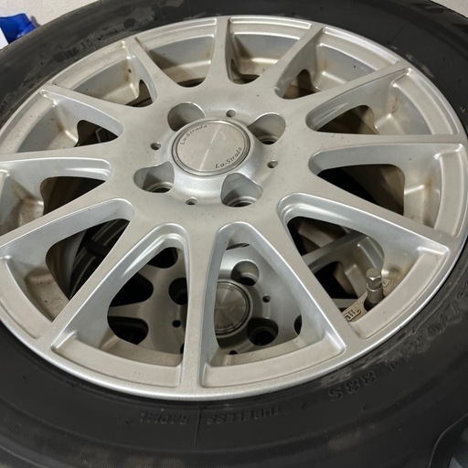 最終値下げしました。アルミホイル付き１８５／７０R１４コンパクトカーに合います。ピッチ１００
