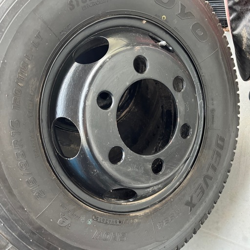 新品スタッドレスタイヤ?タイヤもホイールも新品です。トウヨウタイヤです。２１５／８５R１６最終値下げです