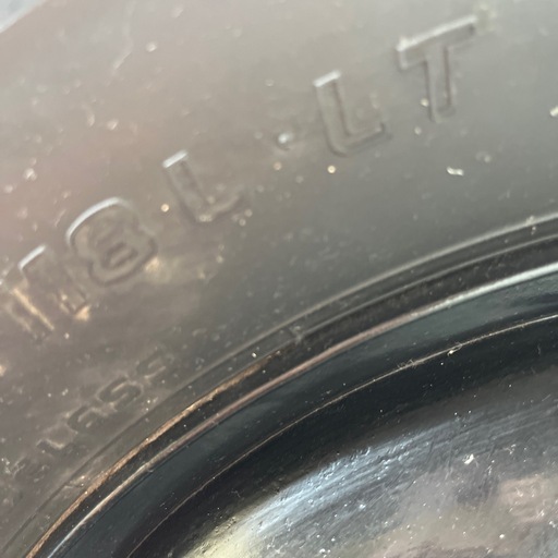 新品スタッドレスタイヤ?タイヤもホイールも新品です。トウヨウタイヤです。２１５／８５R１６最終値下げです