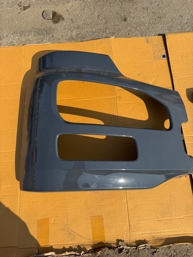 新車外し　クオン　フロントバンパー