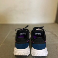 Nike ランニングシューズ ホワイト/ブラック/ブルー/パープル23.0cmの画像