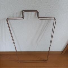 ランドリーバスケットの骨組みだけの画像