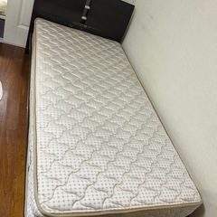 油圧式蓋型ベッド