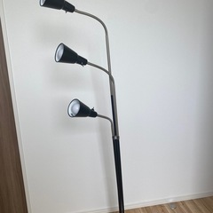 IKEA フロアランプ、間接照明、LED電球（リモコン有り ）の画像