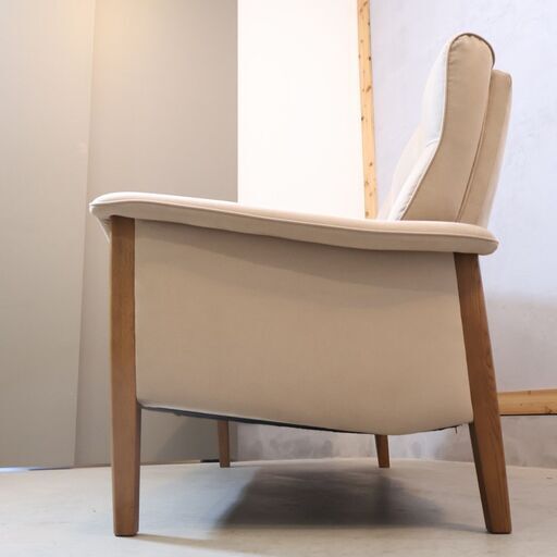 karimoku(カリモク家具)のUW37モデル ３人掛けソファーです。ハイバックタイプのゆったりとしたシートの3Pソファ。温かみのあ