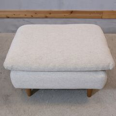 unico(ウニコ)のRAUFA(ラウファ) オットマンです。ナチュラルな色味のファブリックが優しい印象のスツール。北欧スタイルやカフェテイストなどのインテリアにもオススメです♪の画像