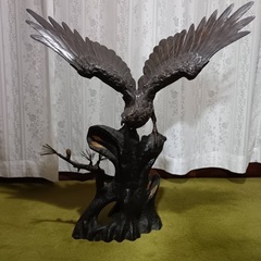 鷹　松　松の木　鳥　ブロンズ　鉄製品　鉄製　銅彫金　彫刻　鳥　アンティーク 金運の画像