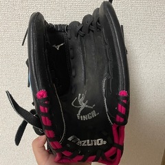 ミズノ（Mizuno） 軟式グローブ 右投用 11インチ ブラック×ピンクの画像