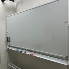 中古品　ホワイトボード　無料でお譲り致しますの画像