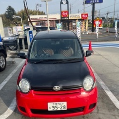 トヨタシエンタ　赤黒ツートン