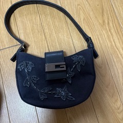 GUESSバック2つセットの画像