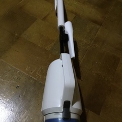 有線のスティック掃除機です。の画像