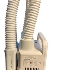 【美品】アイリスオーヤマ　布団乾燥機　カラリエ ツインノズル FK-W1-WP 2018年製の画像