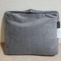 タブレット置きクッションテーブルの画像