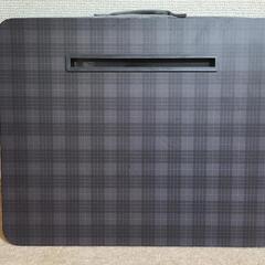 タブレット置きクッションテーブルの画像