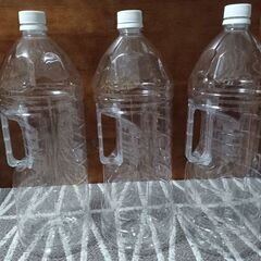 空き容器　ペットボトルの画像