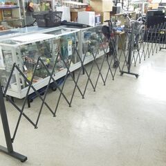 アコーディオンフェンス ダブル 伸縮 ゲート アルミ製 門扉 侵入防止 キャスター付き 幅（約）59cm～510cm ☆ 札幌市 北区 屯田 の画像