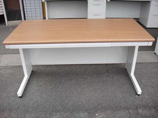 PLUS 幅140cm オフィスデスク OAデスク 平机 LE-NT147-2 T2 2021年製 ホワイト/天板ナチュラルウッド 寸法(約)ｗ1400×D700×H700mm