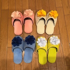 お花のモチーフのスリッパ