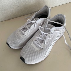 puma プーマ　スニーカー　白
